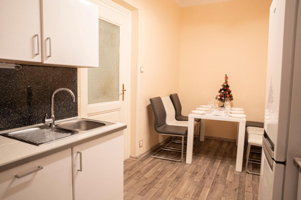 Helen Homestay Vaclavske Namesti Praag Buitenkant foto